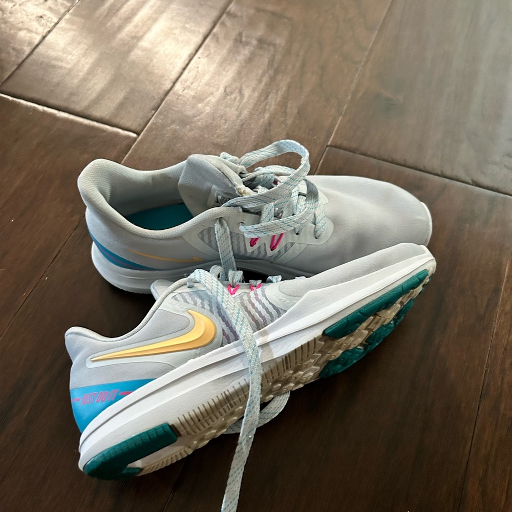 Nike in season TR8 pure platinum size 6 women’s or youth child size 5